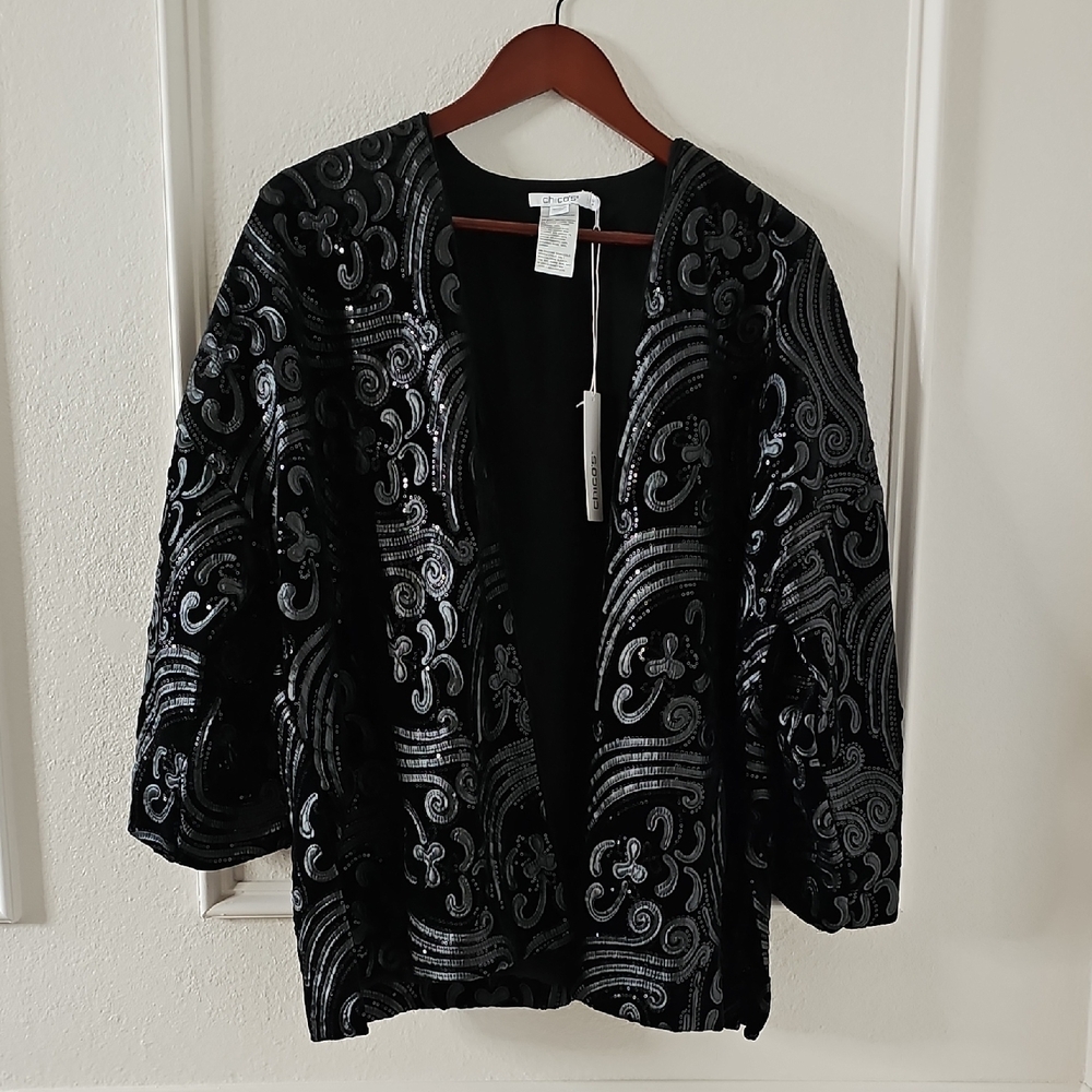 EMBELISHED VELVET SHORT KIMONO COVERING RUANA IN BLACK